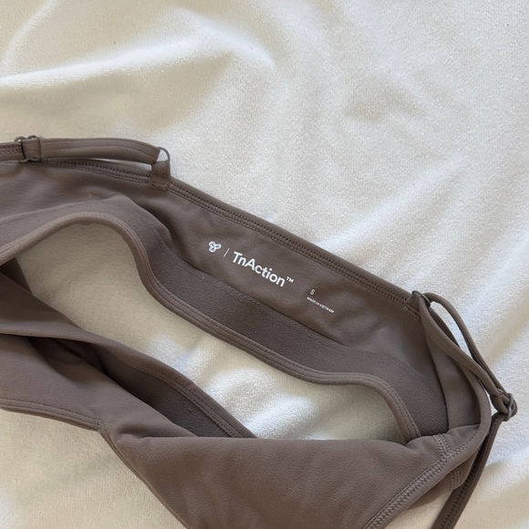 Aritzia Flared Yoga Pants and sports bra - Picture 6 of 6